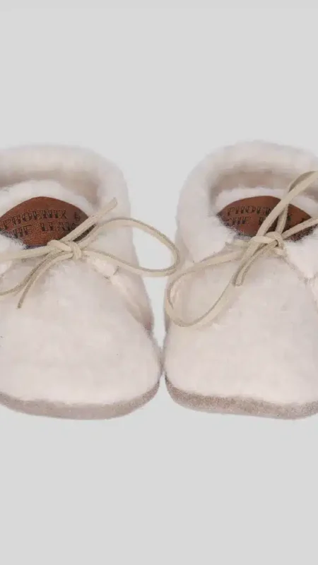 FLUFFY LLAMA MOCCASINS